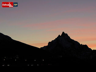 08:59 hs. Trazos y siluetas del amanecer