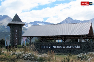 14:05 hs. Portal de bienvenida a Ushuaia