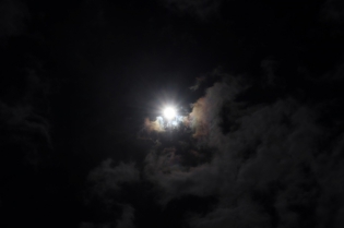 13:04 hs. Esperando el eclipse en el cielo de Ushuaia
