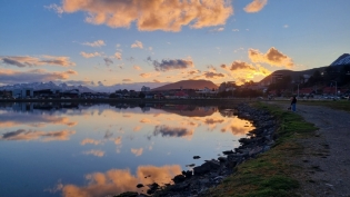 20:04 hs un espléndido atardecer fueguino