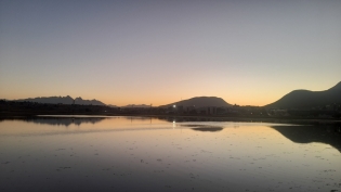 20:31 hs. Ultimos rayos de sol detrás del Monte Susana