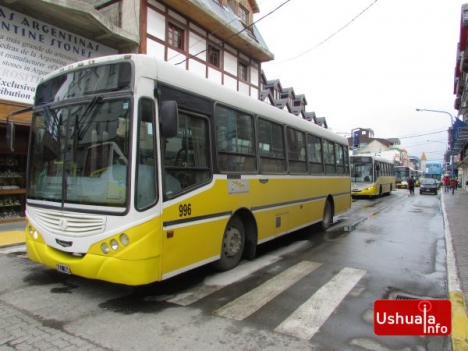 Un paro sorpresivo de la UCRA bloquea el centro de Ushuaia